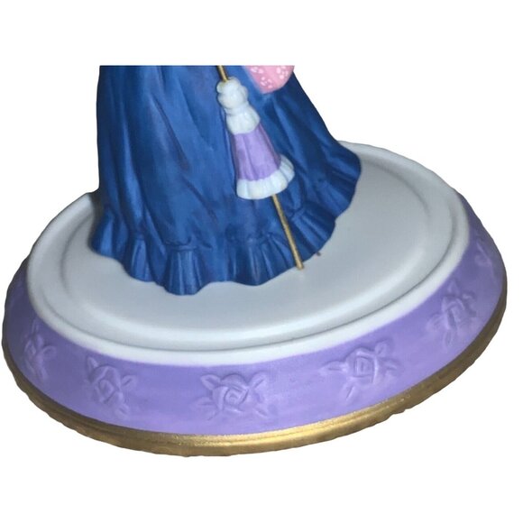 Avon Mrs PFE Albee Miniature Figure and Plastic Display Dome - Picture 9 of 11